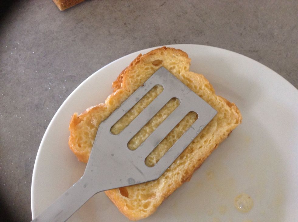 Flip the other slice over on top and squish down with an egg flip