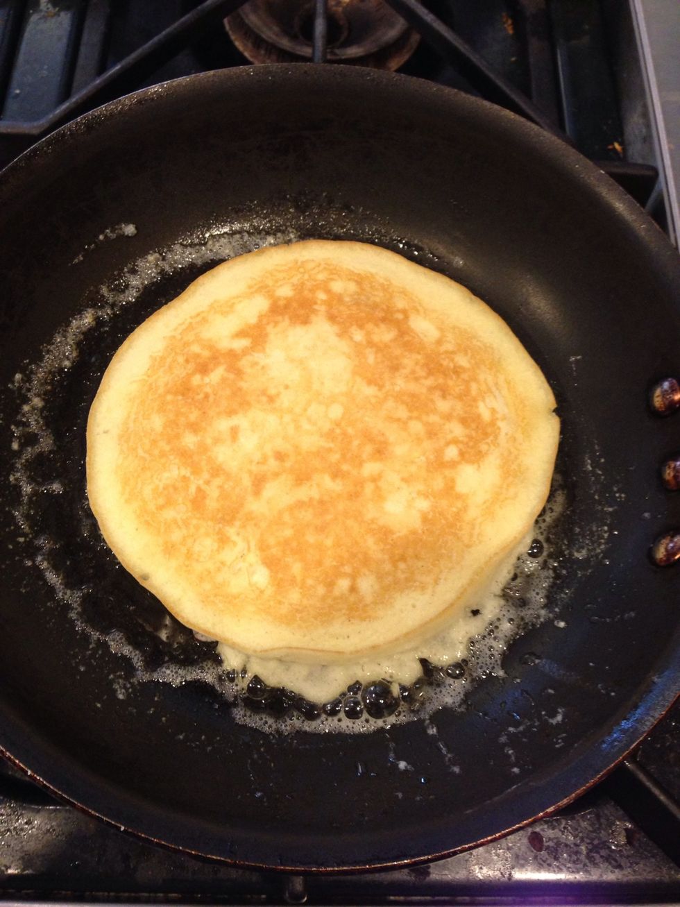 Flip the pancake once it is really bubbling. The clean flip should look like this ;)