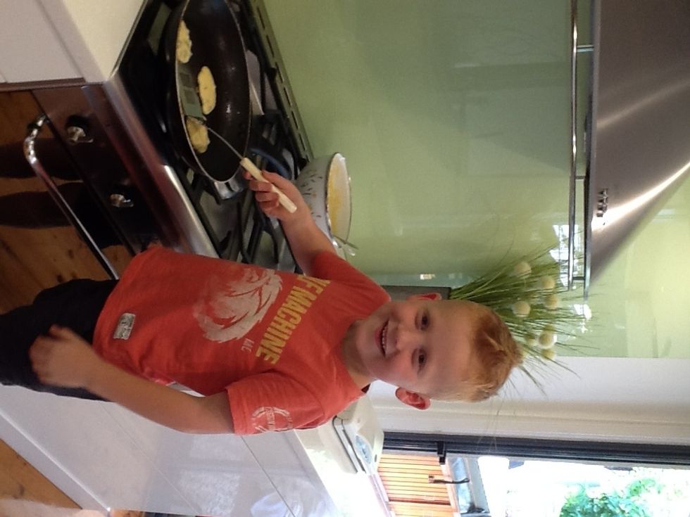 Flip the pikelets when they are ready. They should be a golden brown.