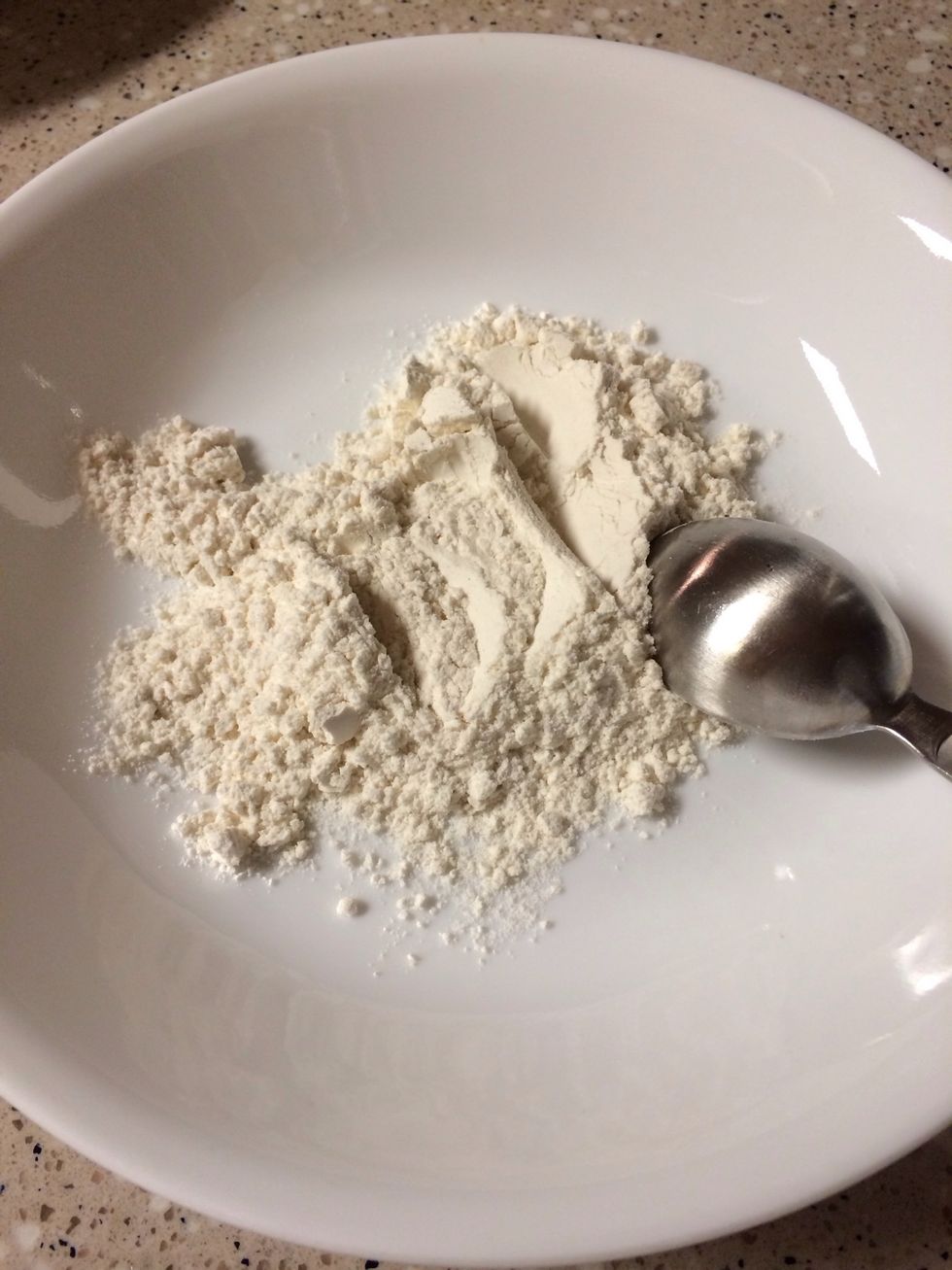 Flour in a plate...