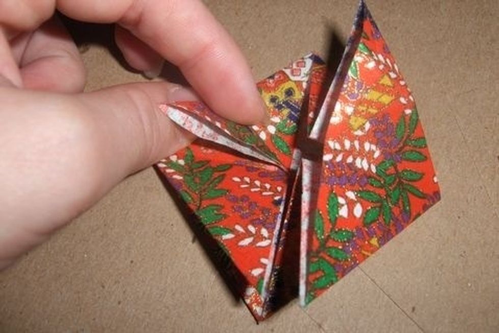 Fold down the upper layer of the upper part of the diamond so that its point touches the left corner (see pics...)