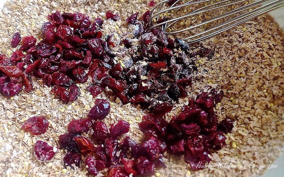 Fold in the dried cranberries and mixed well.