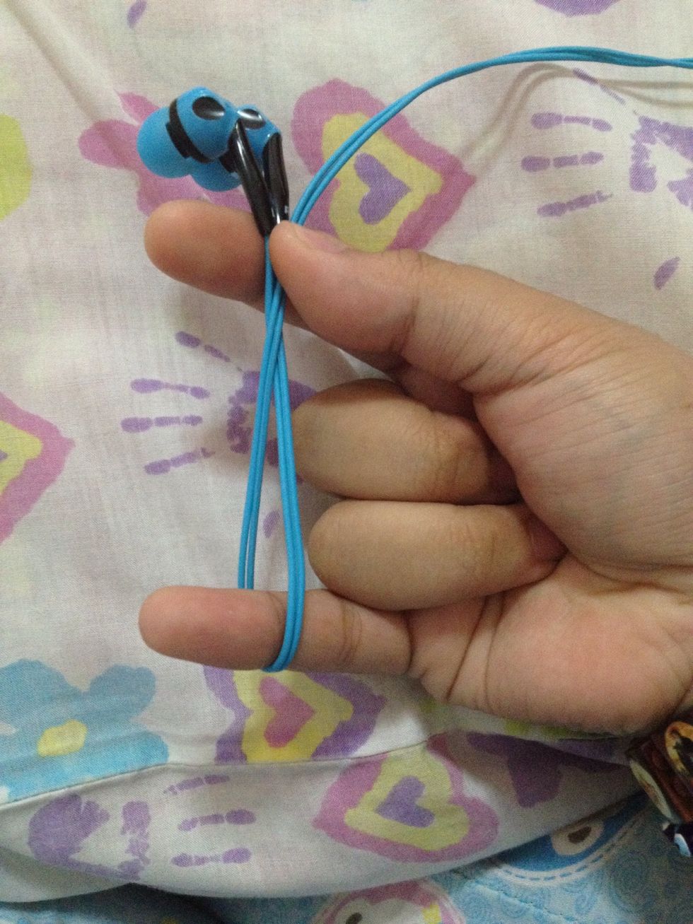 Fold it at the back of your pinky then go upward the front of your pointer finger (see photo).