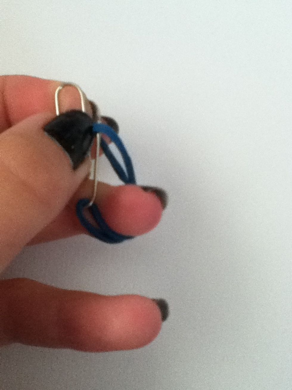 Fold it in half and put the other end of the rubber band into the paperclip.