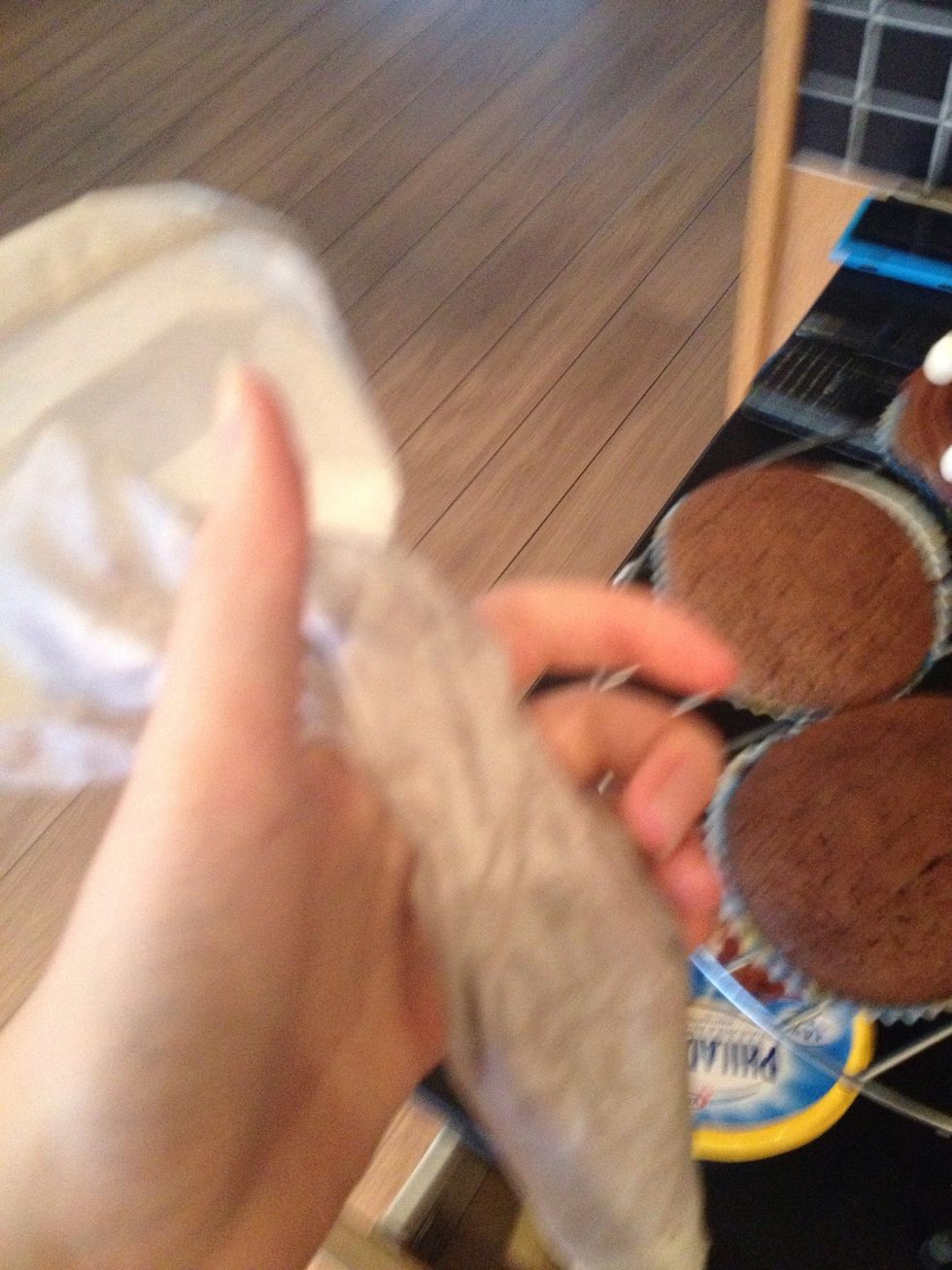 Fold it out and spin it a little like this so all of the frosting comes down. \ud83d\udc47