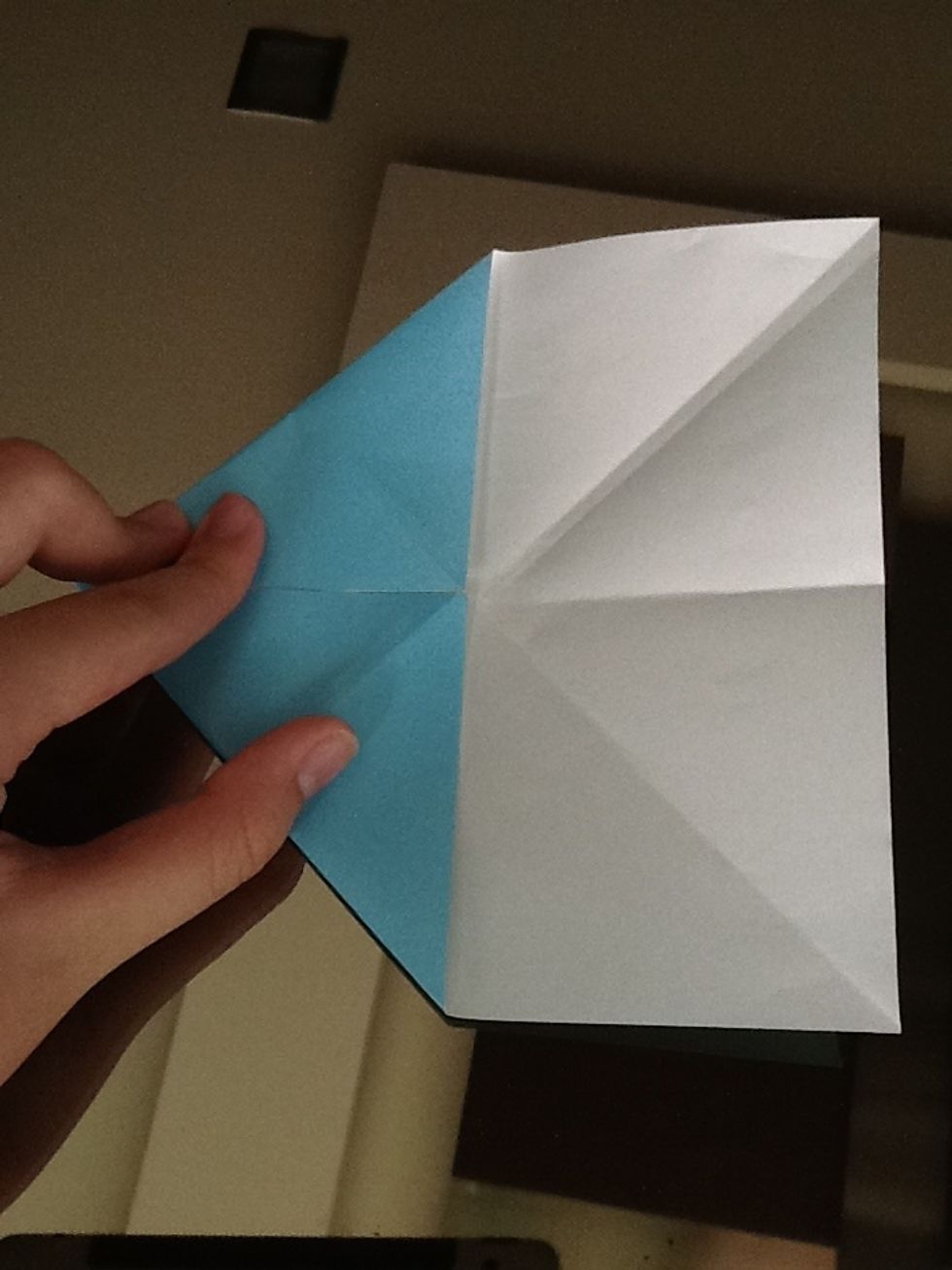 Fold it, so the tips of the triangles meet in the center of your paper. Make sure they're equal! Do the same with the others