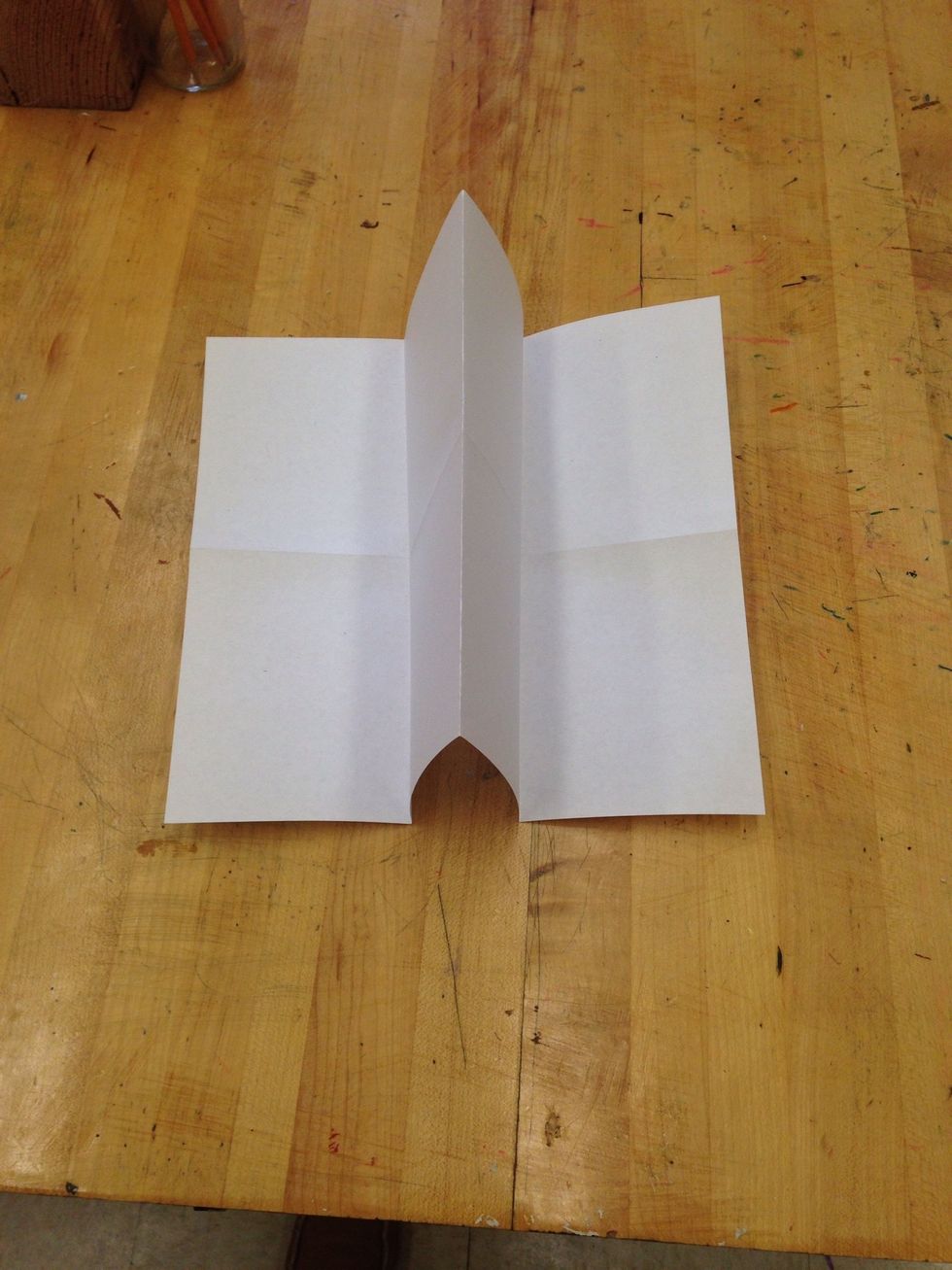 Fold making 2 accordion folds, and stand upright. B+C Guides