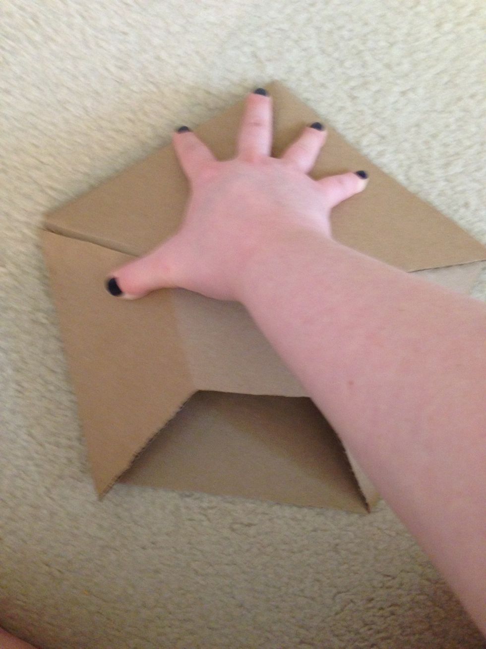 Fold on the line center scored but not hot to determine if the cardboard has been cut properly.