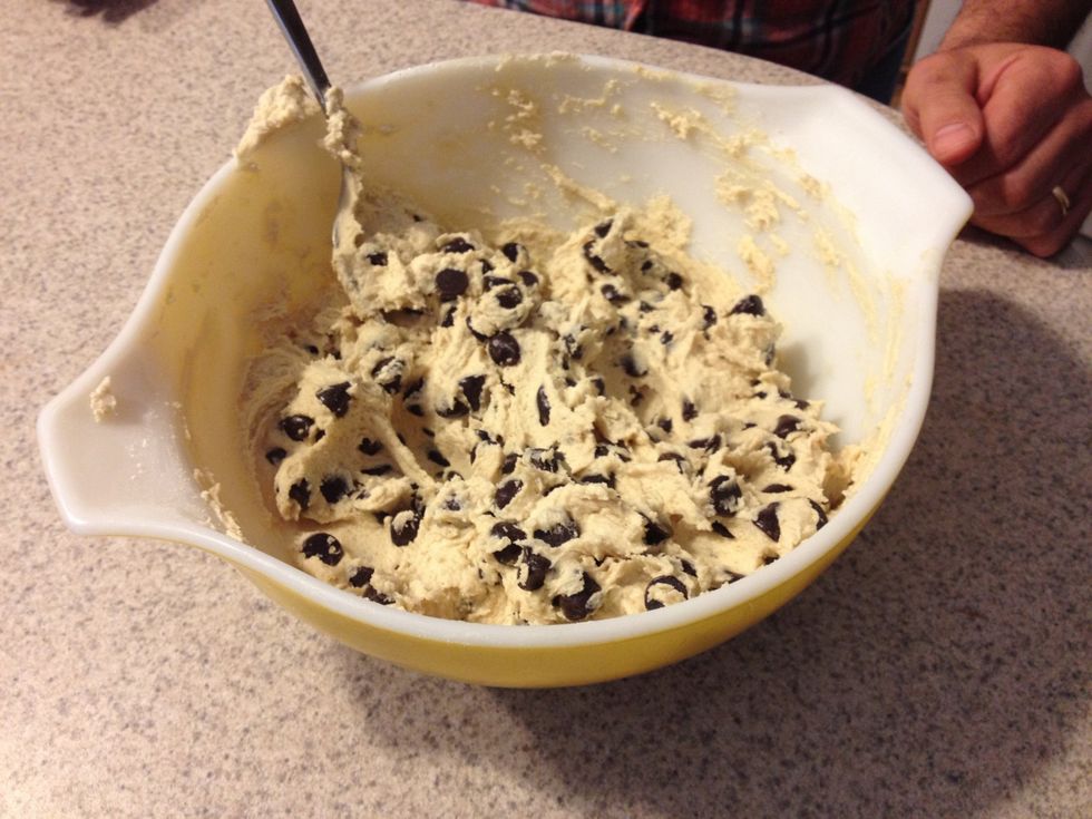 Fold the chocolate chips into the dough!