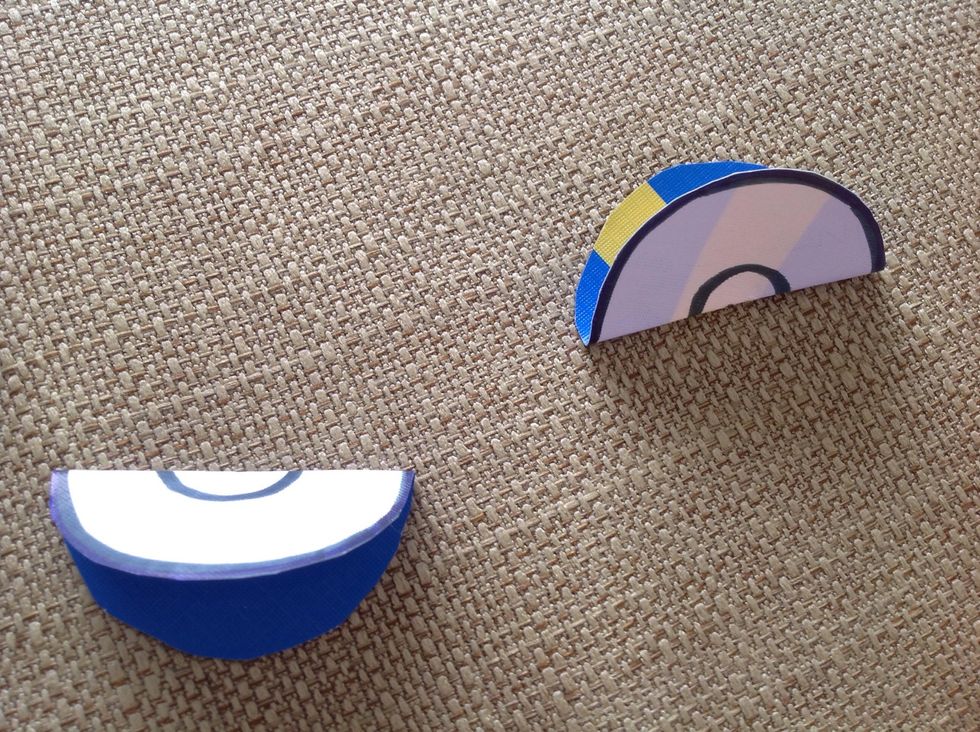 Fold the circle papers in half.