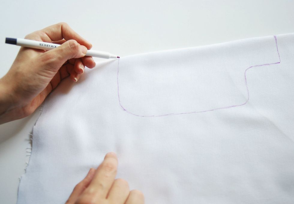 Fold the cotton fabric in half and draw half outlines the desired figure with tailors chalk or a pen. I chose a bottle shaped cut, but you can also choose otherwise