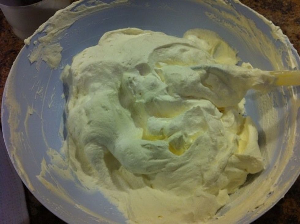 Fold the egg whites and the whipped cream until the mixture is homogeneous