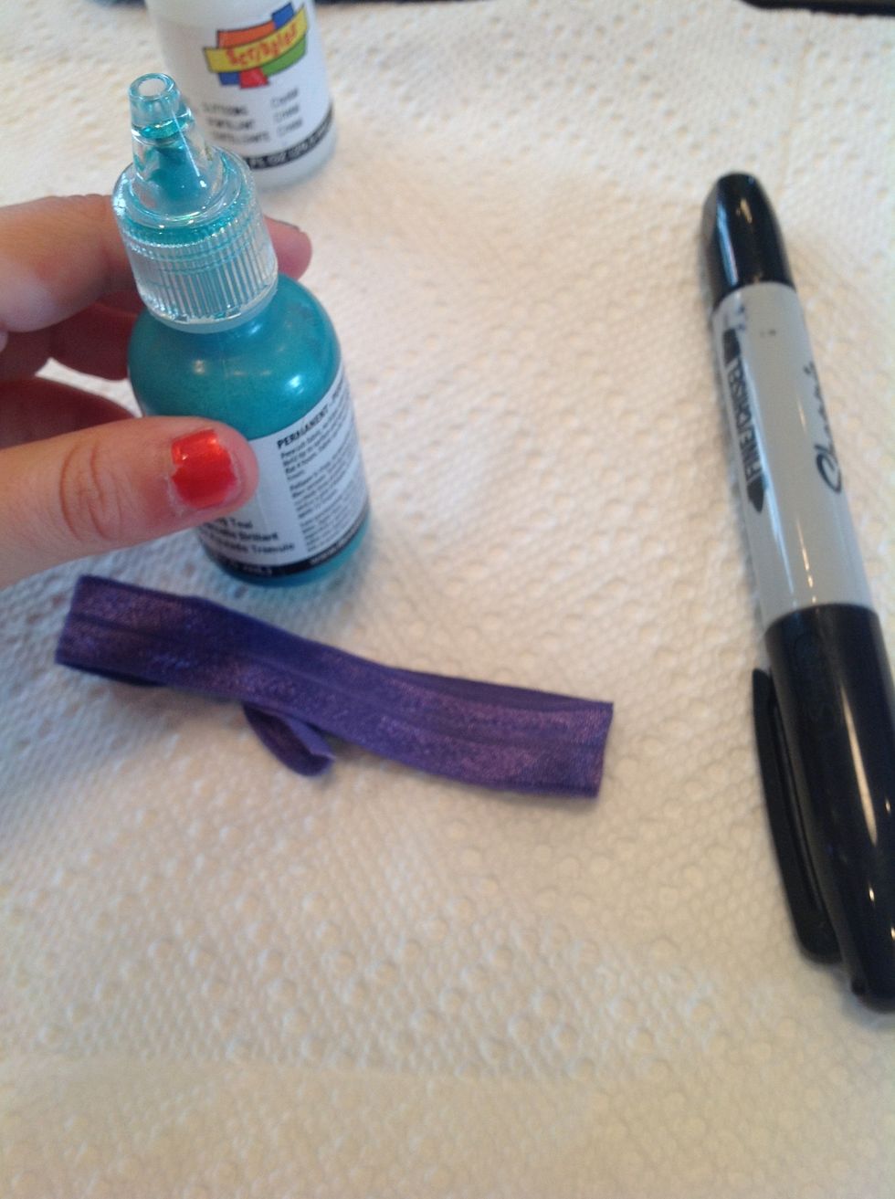 Fold the emmie jay over, and take your first colour.