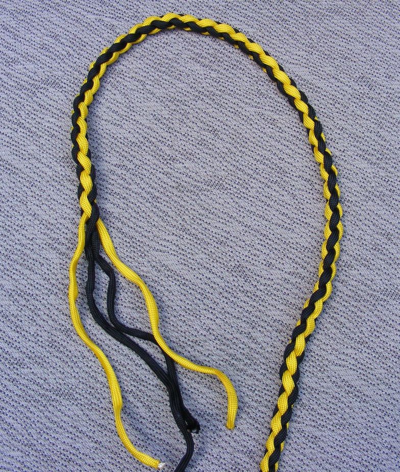 How to make a paracord dog leash - B+C Guides
