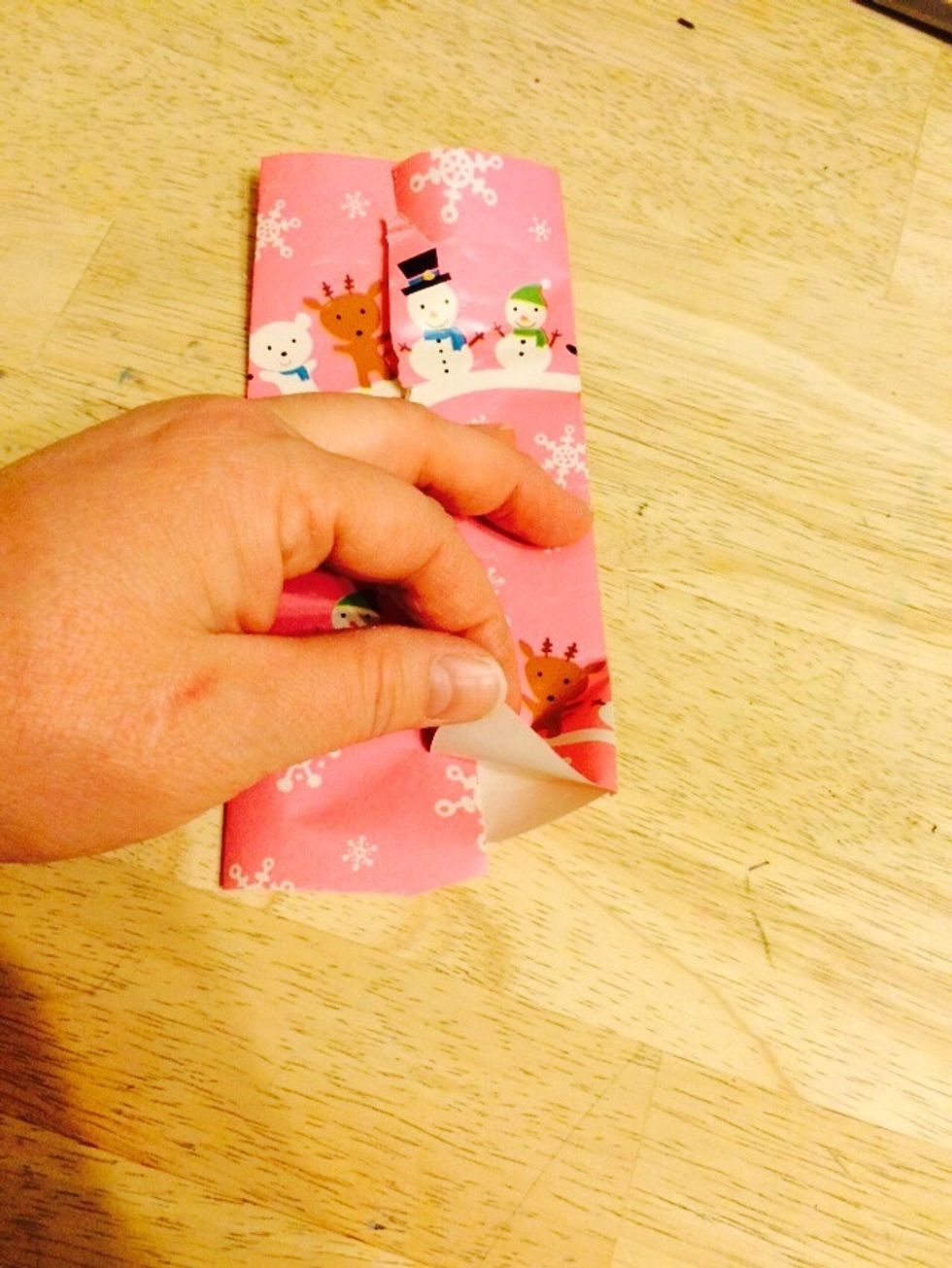 Fold the other side overlapping a bit. Like shown in pic.