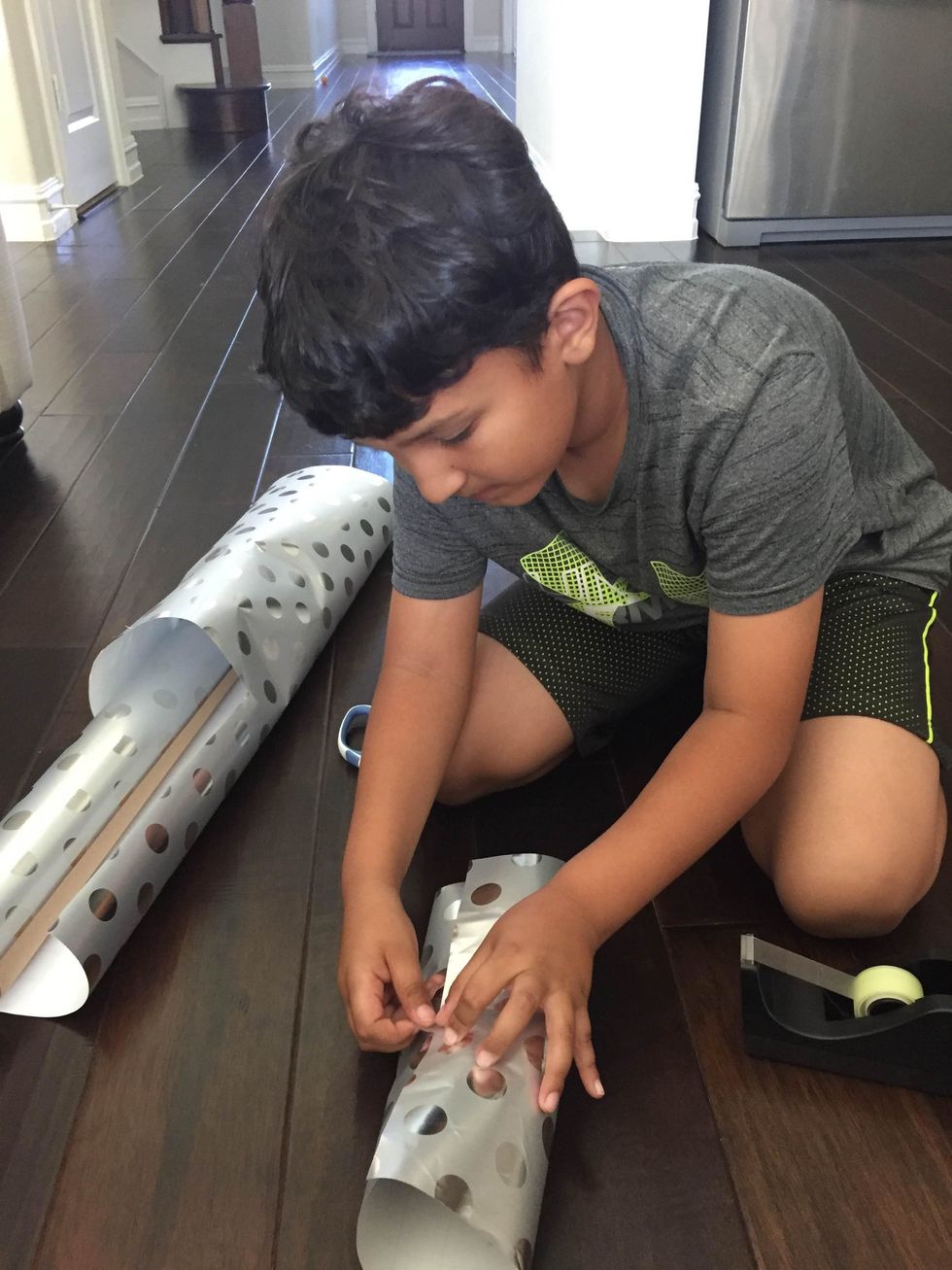 Fold the paper on the edges and put the tape.