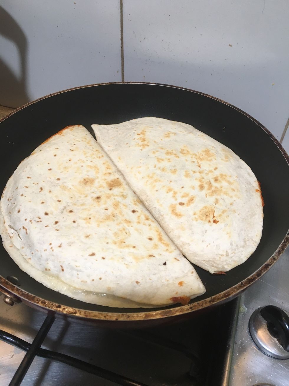Fold the tortilla and let it heat until the cheese is melted. In the case you cover the whole tortilla with the meat and cheese you will place another tortilla on top.