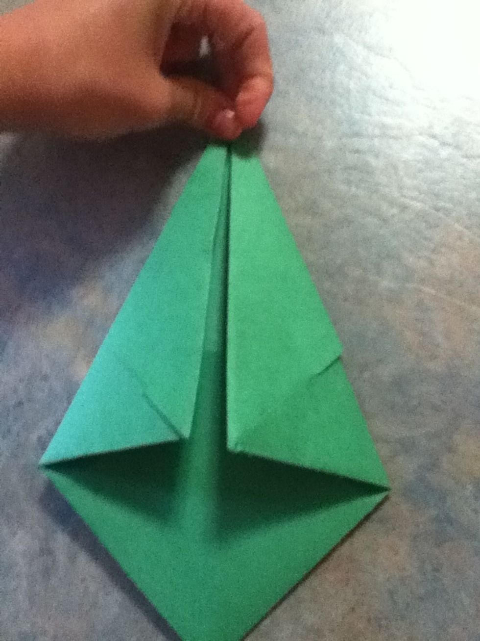 Fold the two top sides of the paper in to the middle so it looks like this \u2b06