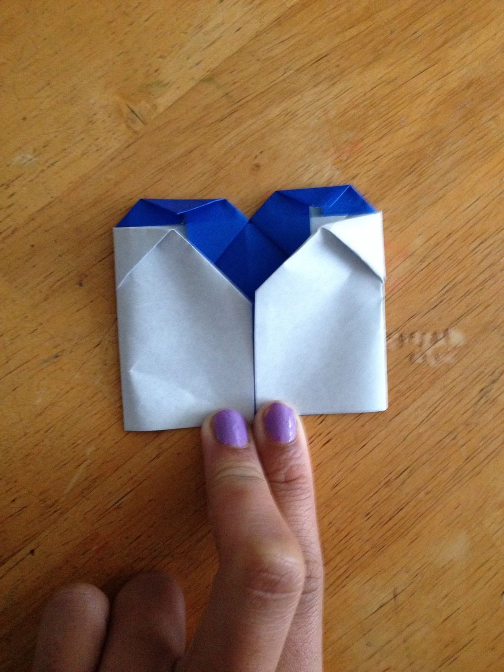Fold to the middle of the heart with the flaps.
