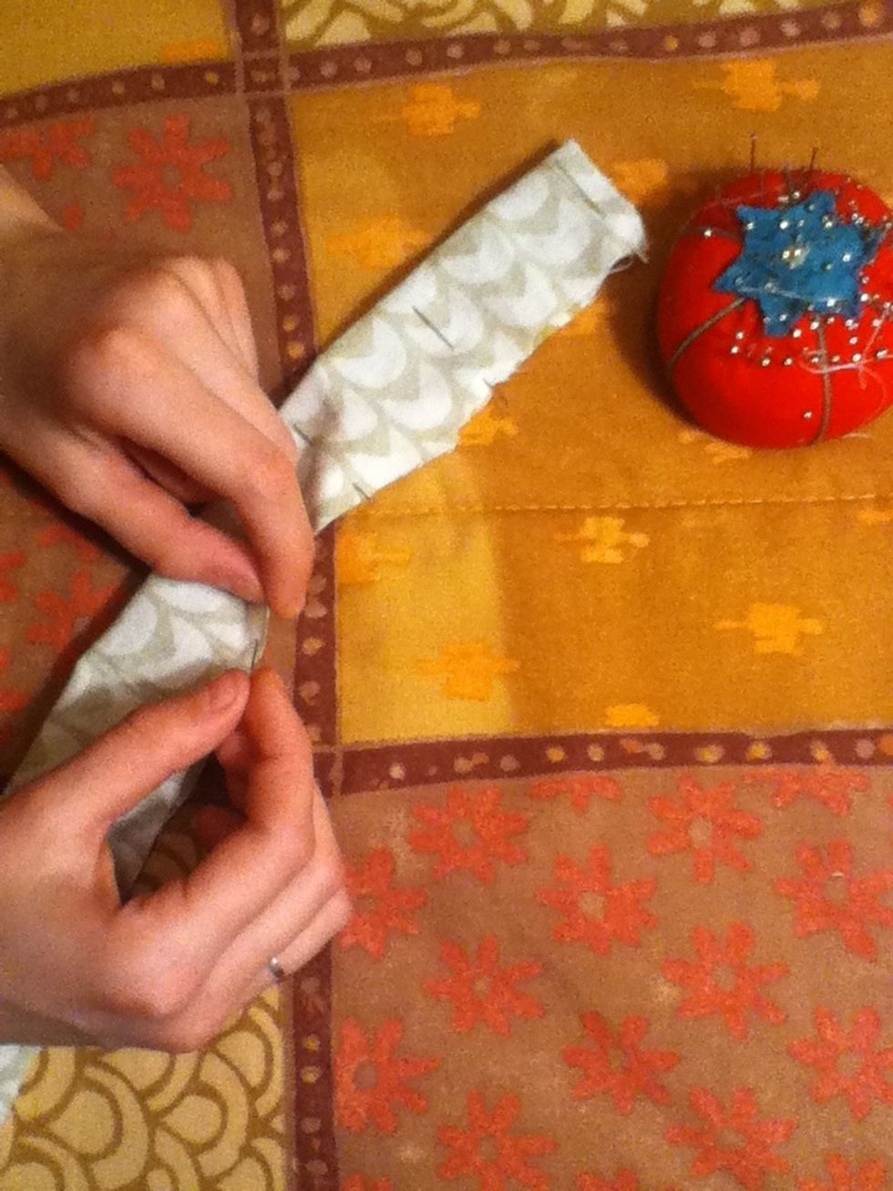 Fold your fabric in half and pin it ! (still upside down ;)