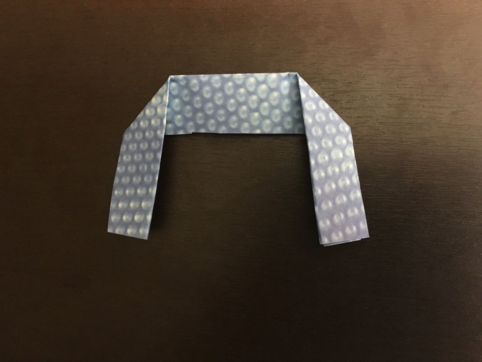 Fold your other piece of rolled up paper and fold it like arms