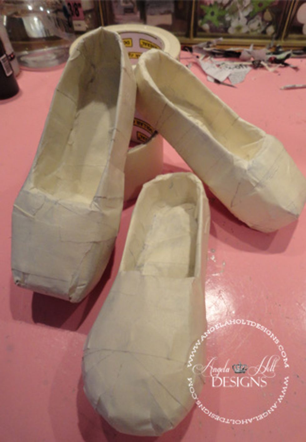 Follow the link below to watch step by step on how to create this shoe mold! http://www.youtube.com/watch?v=ZNmTg-tHaSg&list=UUB7Gc-z1Pdf2ajelfK6bDoQ&feature=share