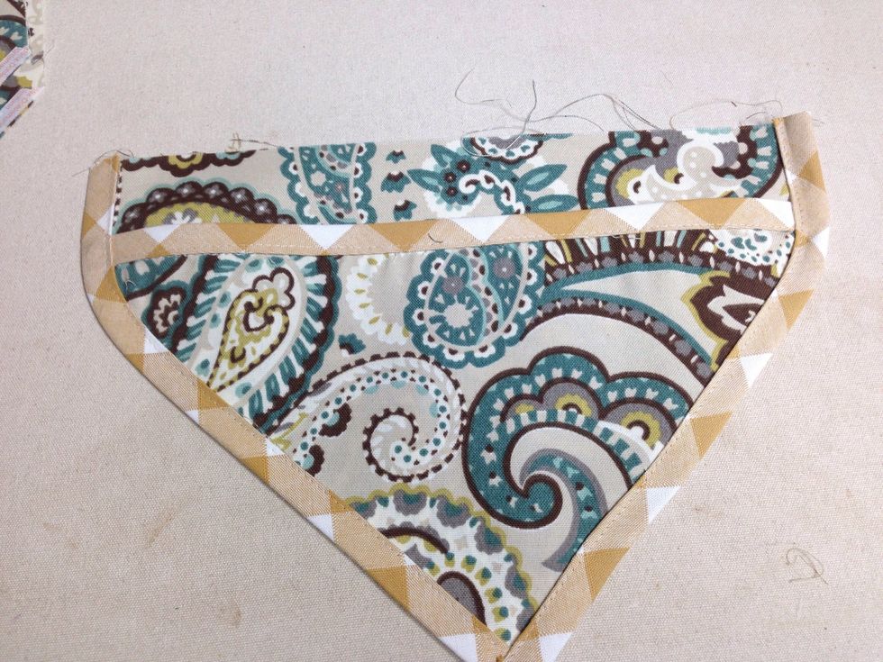 Follow the same steps to complete all 4 large points and 4 small pockets You will either have 4 single sided large and small points or for the reversible version 4 double sided large and small points