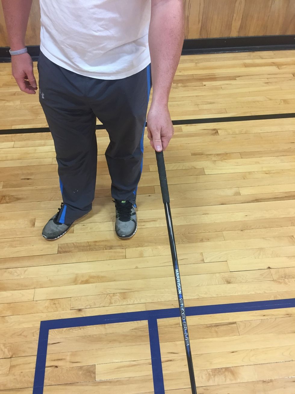 For a right handed golfer the left thumb points to the head of the club