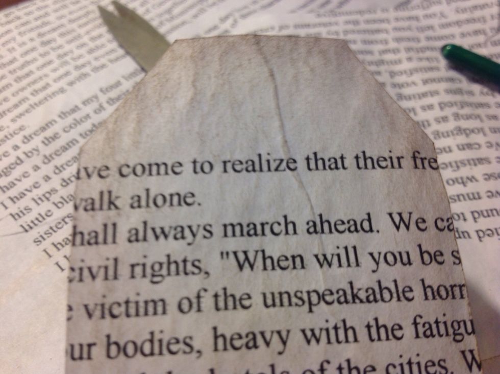 For an even more vintage look, snip the top corners off and add more color around the edge.