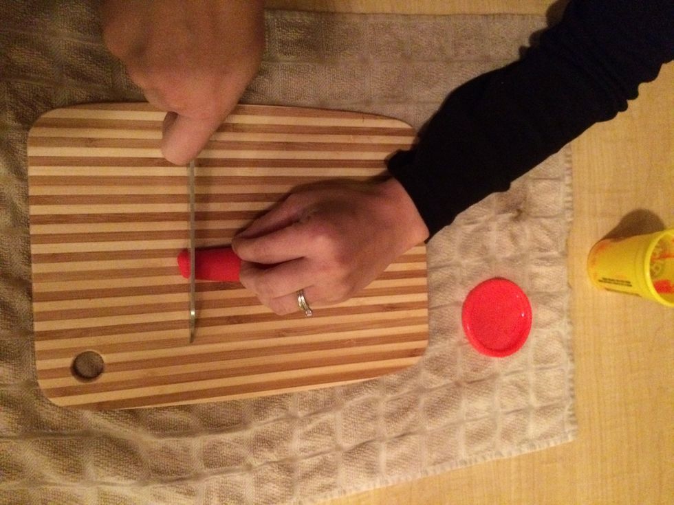 For both your round and diagonal slices you will first start by rolling your doh into a log shape.