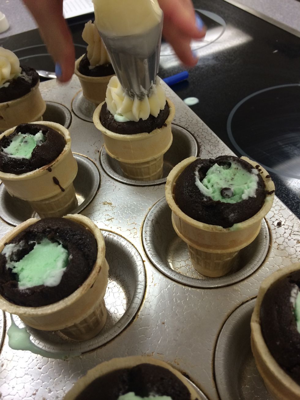 For each cone you want a single squeeze of buttercream so all the cones are the same and you do not get too much frosting when you eat your cones.