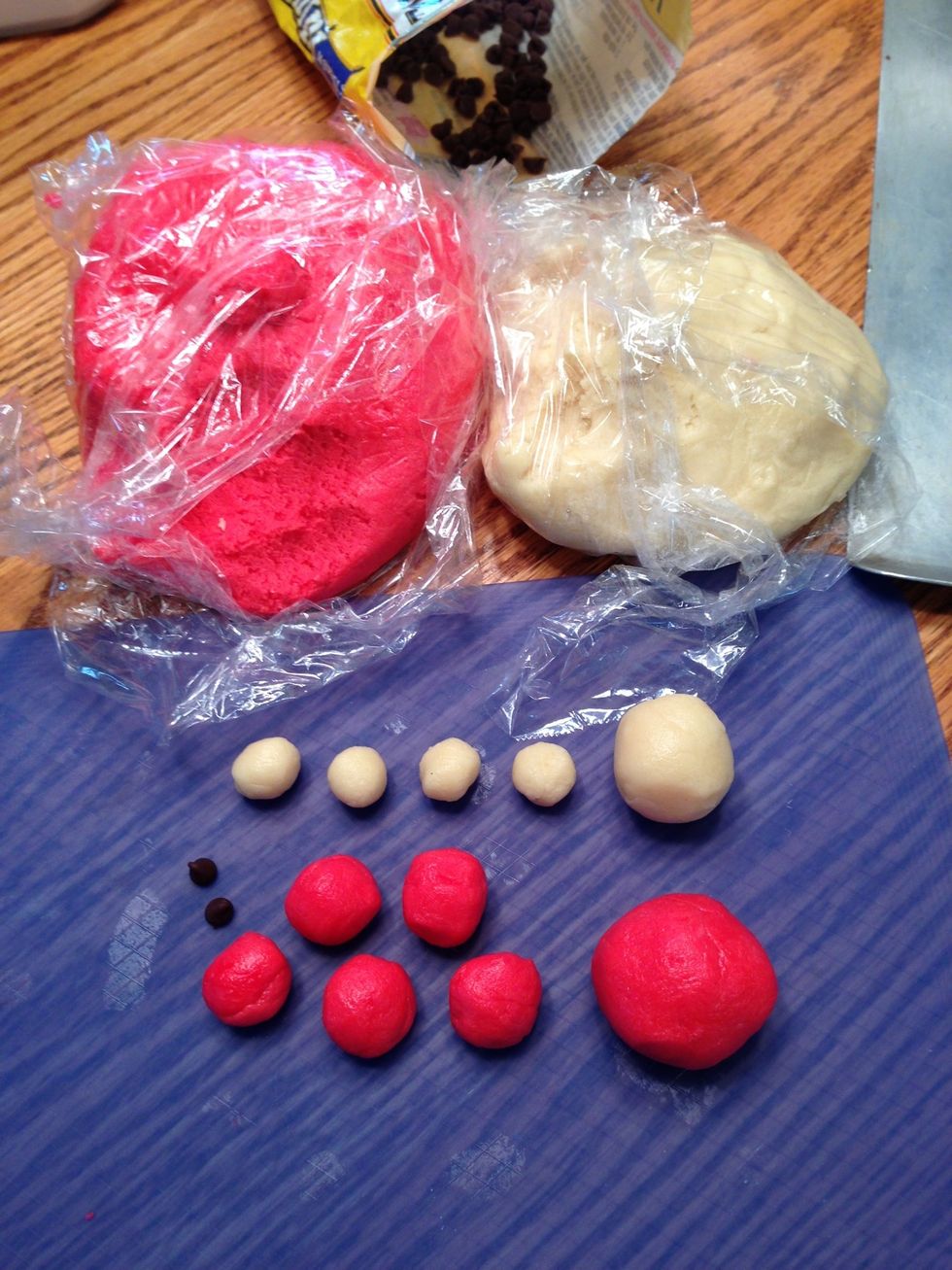 For each Santa: Using red, roll one 1" and five 1/2" balls. Using white, roll one 3/4" and four 1/4" balls.