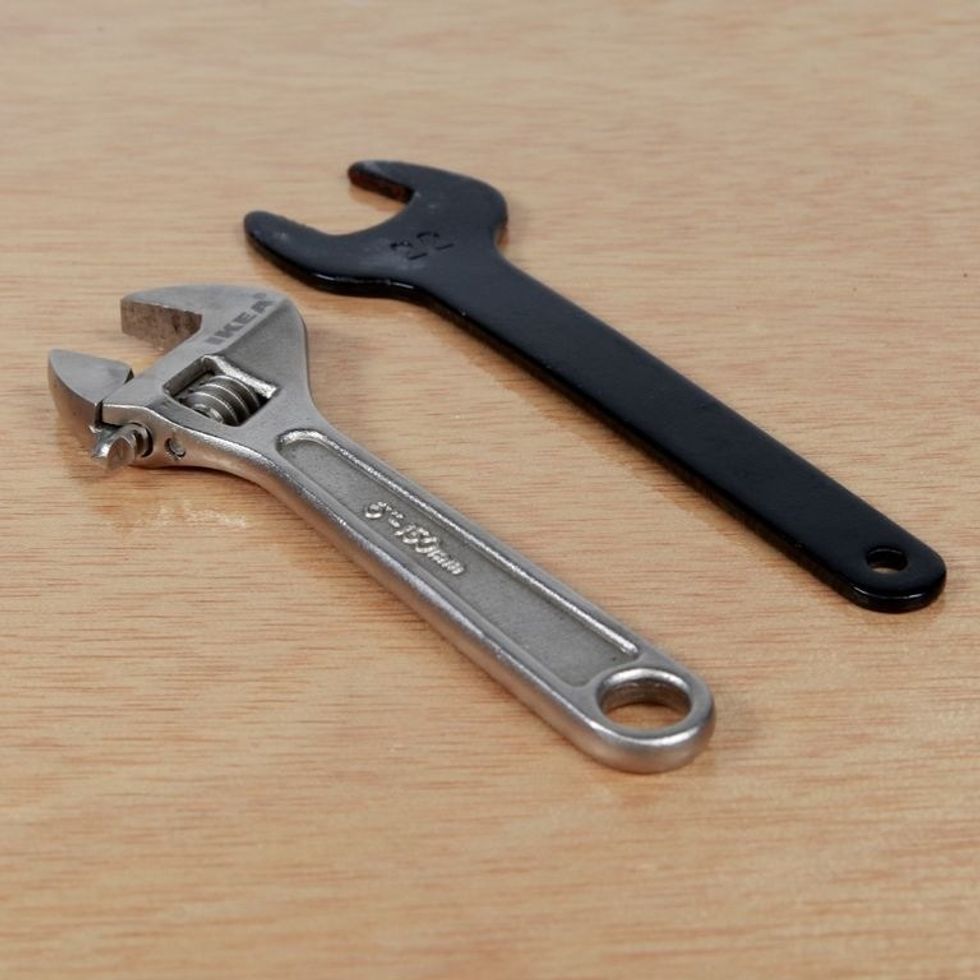 For example: It would be better to choose the black wrench since it lays flatter than the silver wrench.