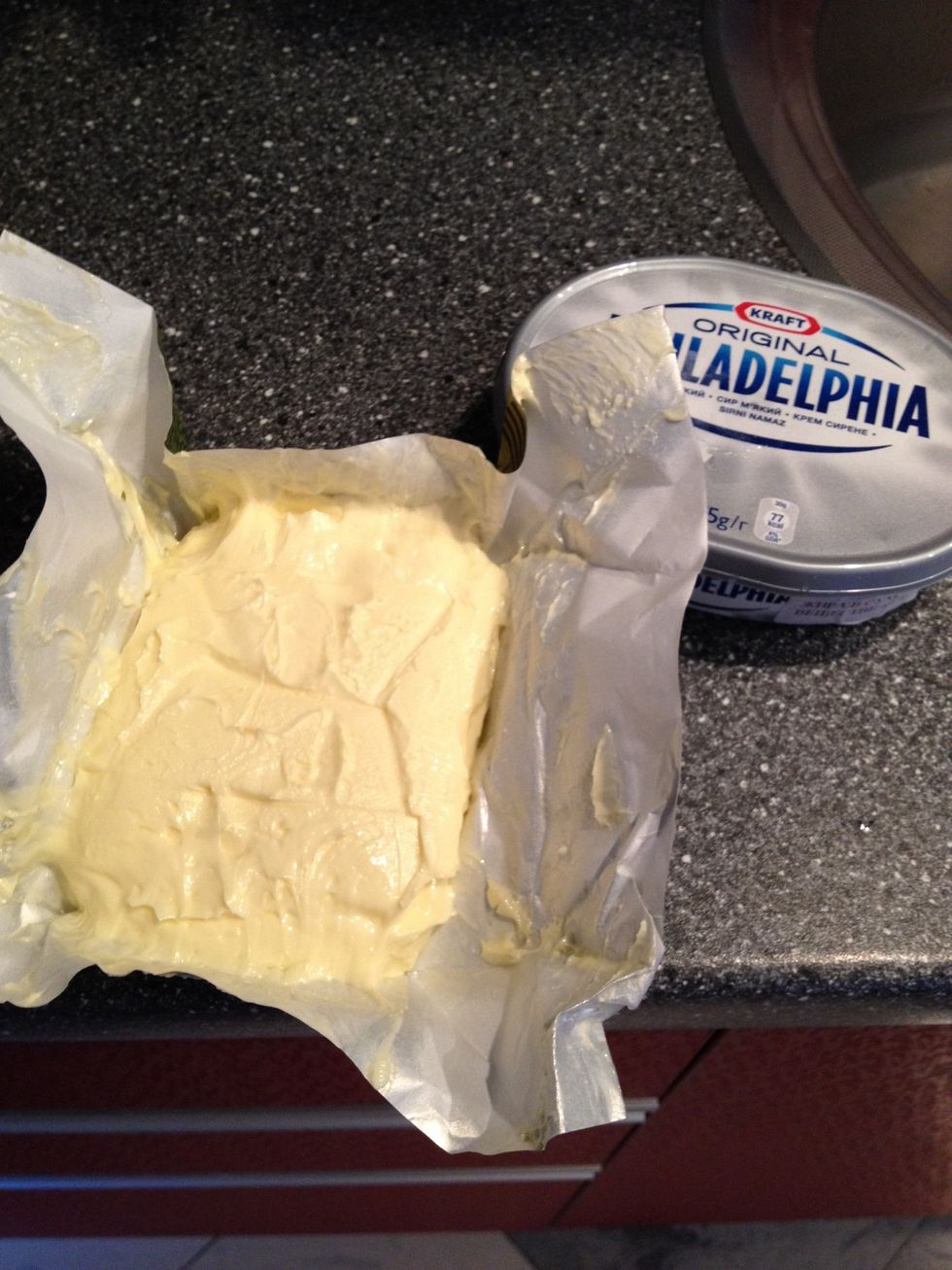 For frosting: 8 oz Philadelphia + 2 sticks butter (180 gr each)