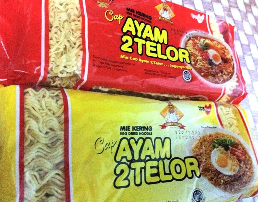 For health reason, I prefer to use egg-noodles (u can use any brand) though the original recipe calls for 'instant noodle'. Why I dont like it? Coz Instant noodle consists of MSG and a lot of natrium.