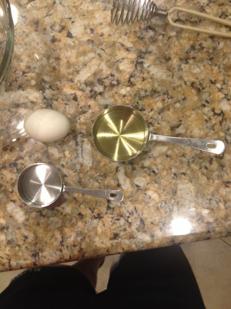 For ingredients you'll need (1/4) cup water, (1/2) cup of vegetable oil, and 1 egg. Also you'll need the brownie mix( not shown in picture)