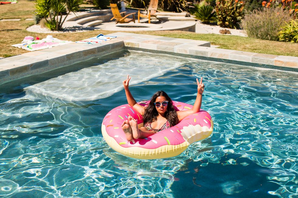 For more about these summer purse essentials, click here: http://go.brit.co/1rtUyYb