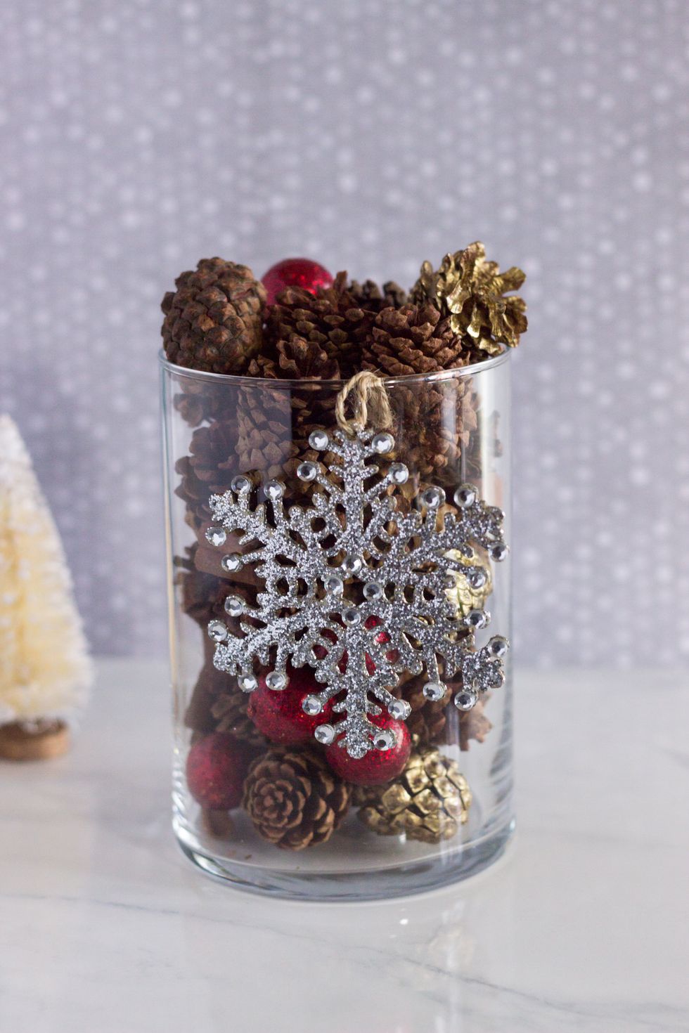For more DIY holiday decor inspiration, check out my blog, www.vickyb.tv