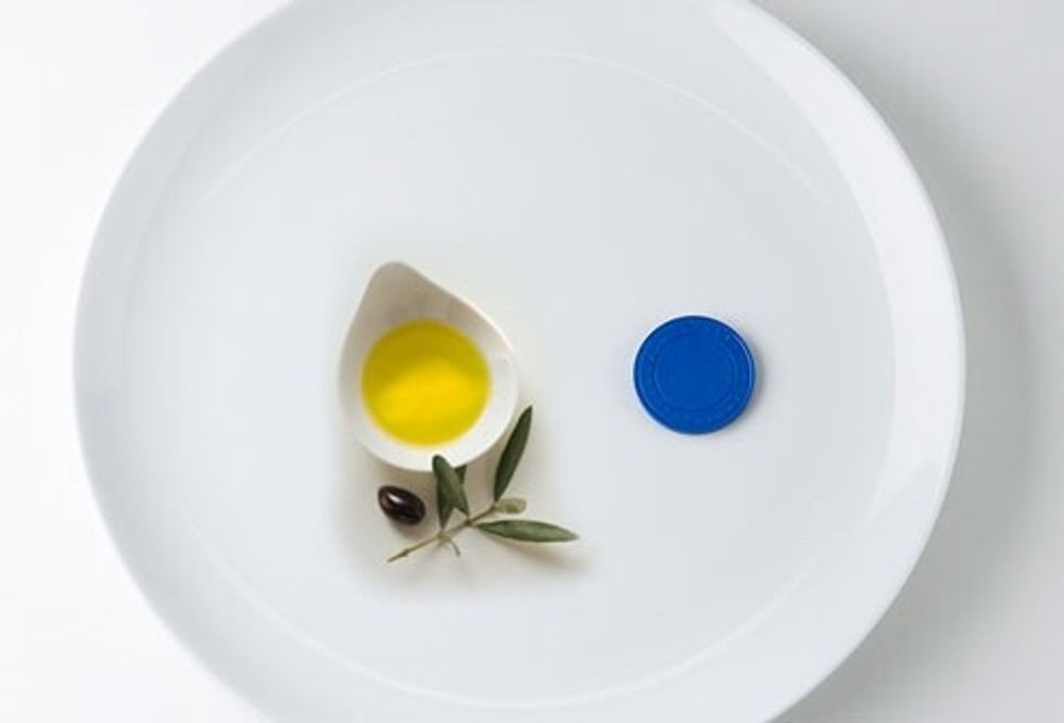 For olive oil one serving size, or one tablespoon, is the size of a poker chip.