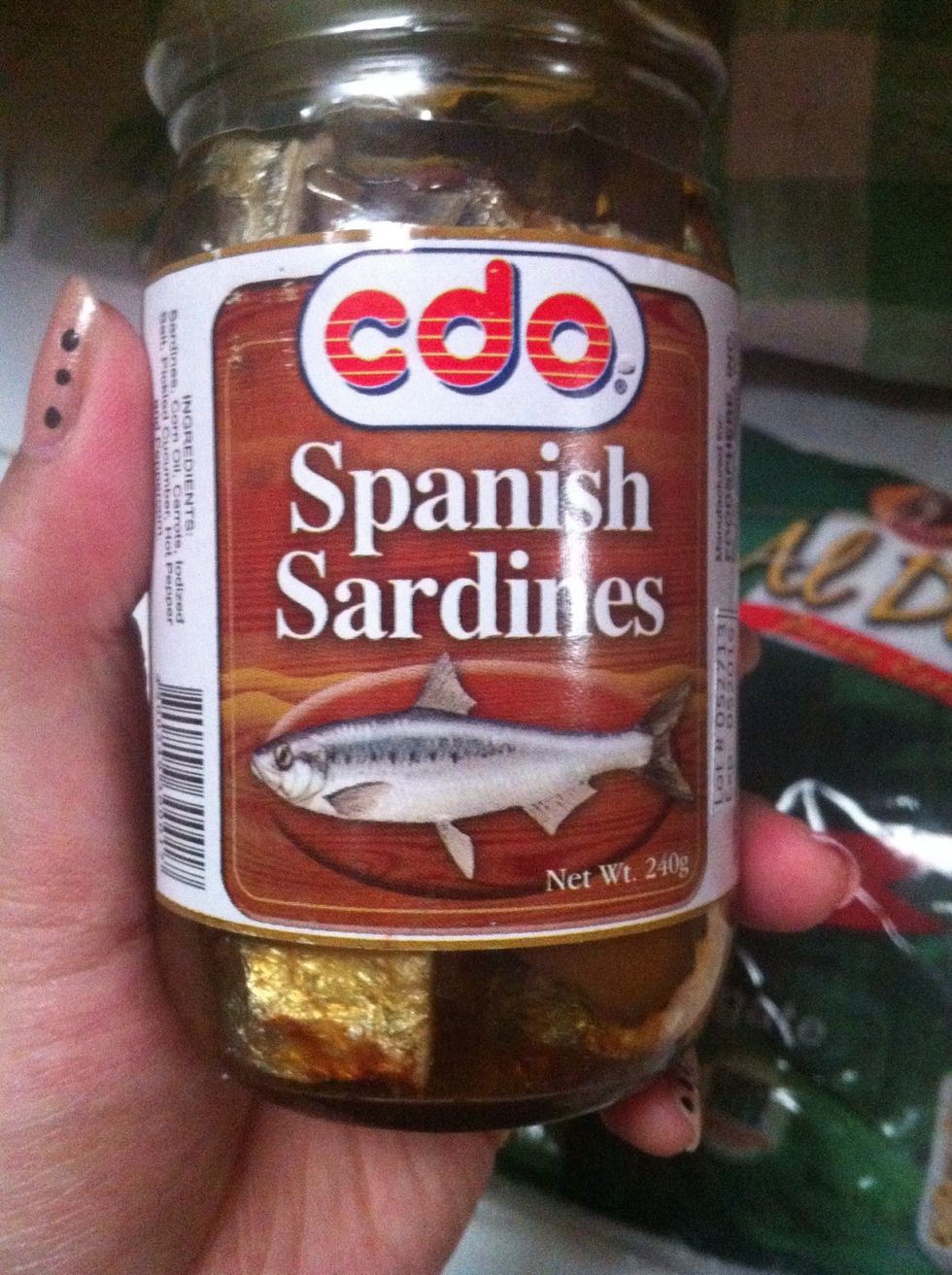 For sardines i use CDO's product. There's a lot to choose from actually and they have spicy a well however I choose the not spicy one and it already looks good from here. Yumm!!