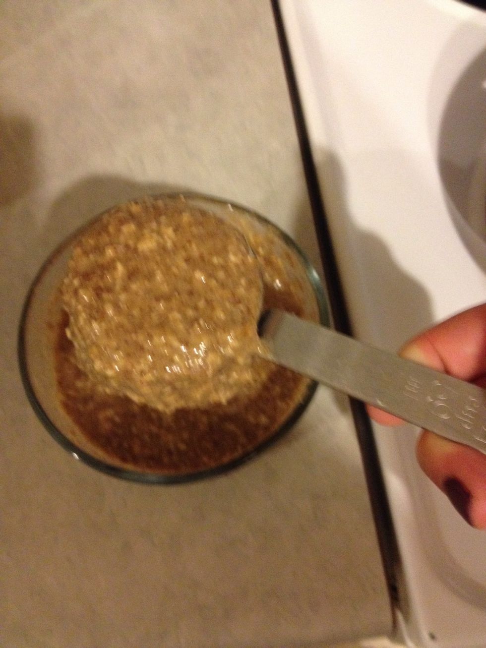 For some consistency in size, I prefer to use a 1/4 cup measuring cup to portion my pancake batter. This will make 4 pancakes.