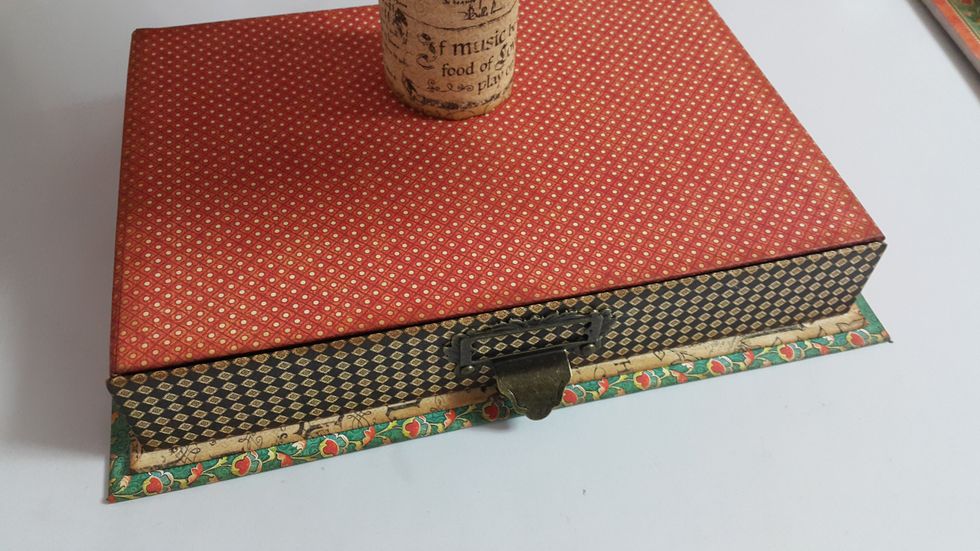 For the base platform, cut chipboard 1pc 9"x6-3/8" and 1pcs 9-1/2"x6-5/8", cover all the edges of both chipboard with 1" paper strips, adhere the two chipboard under the stand, the basic shape is done