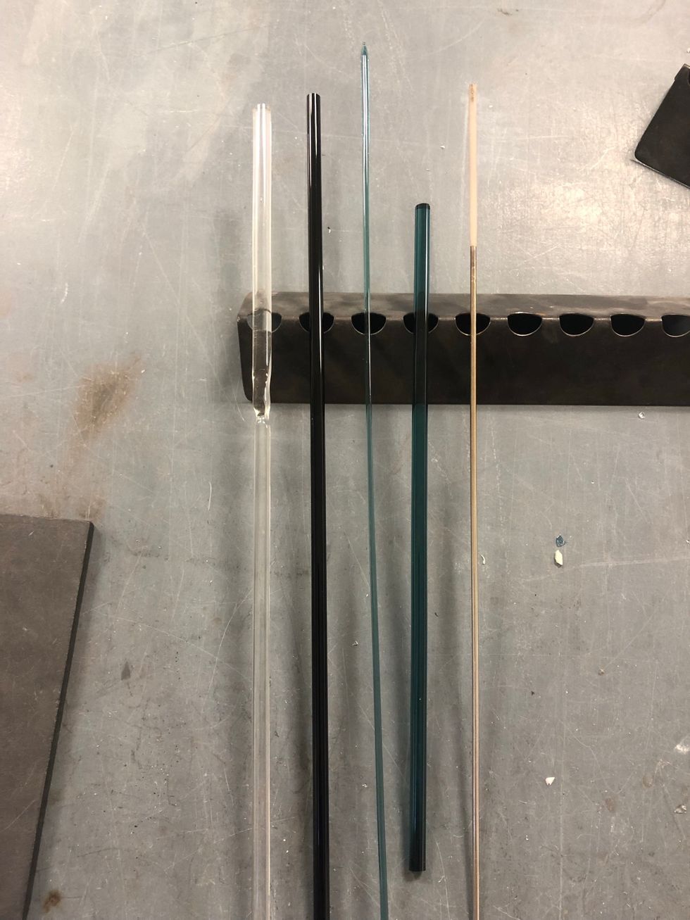 For the clear core I use a length of Zephyr 8mm welded to a 5mm punty rod. A quarter-rod of Melia 2 makes enough 2-3mm stringer for this bead.