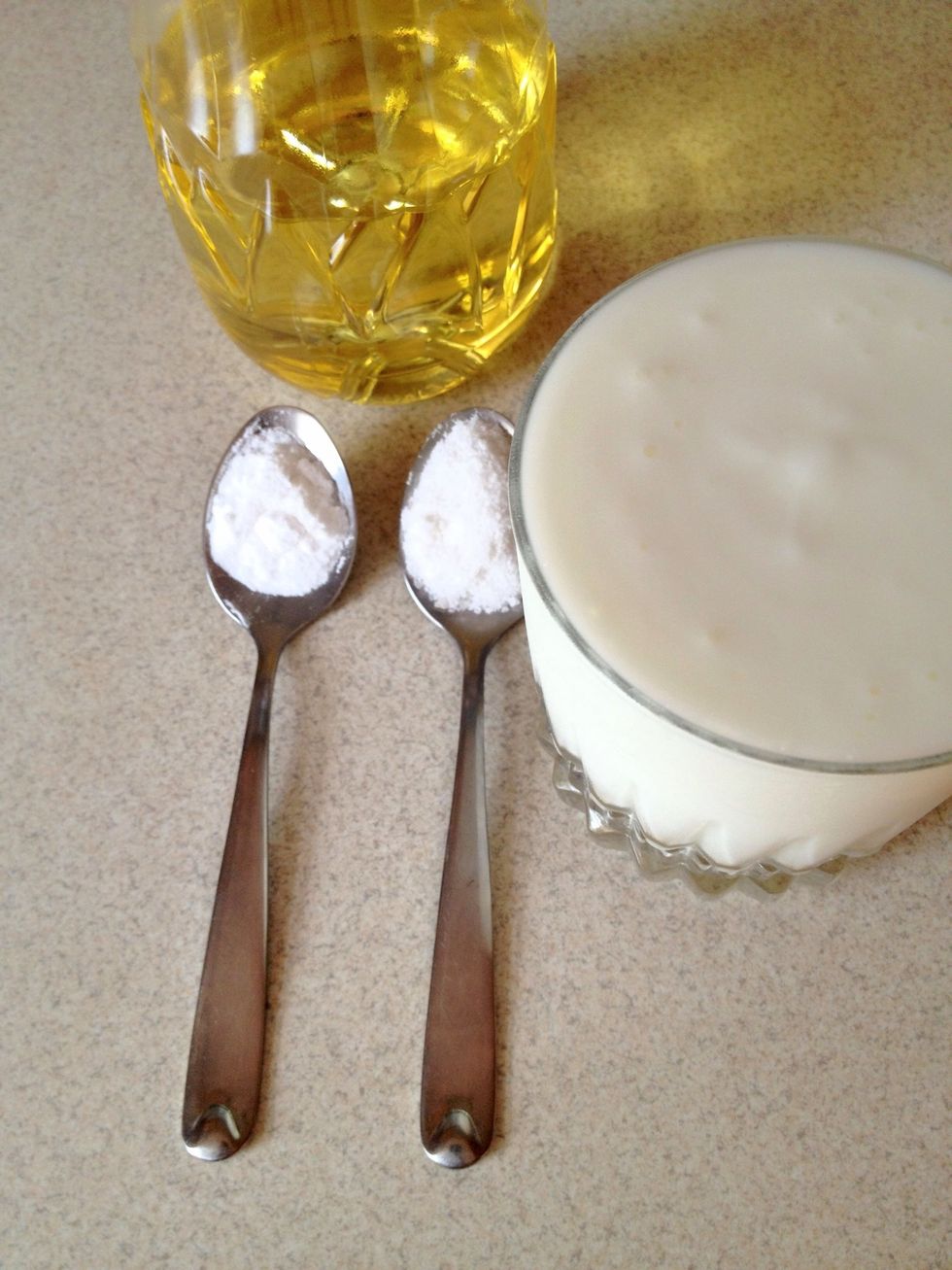 For the dough I don't use any eggs and yeast. Take 1 spoon of salt and 1 spoon of soda, 1 glass of kefir and 1 table spoon of sunflower or olive oil. This will be enough for 3 small pizzas.
