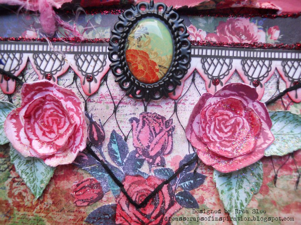 For the final touch, I added the oval metal piece that can also be found in the Ephemera, to the center of the paper lace strip.