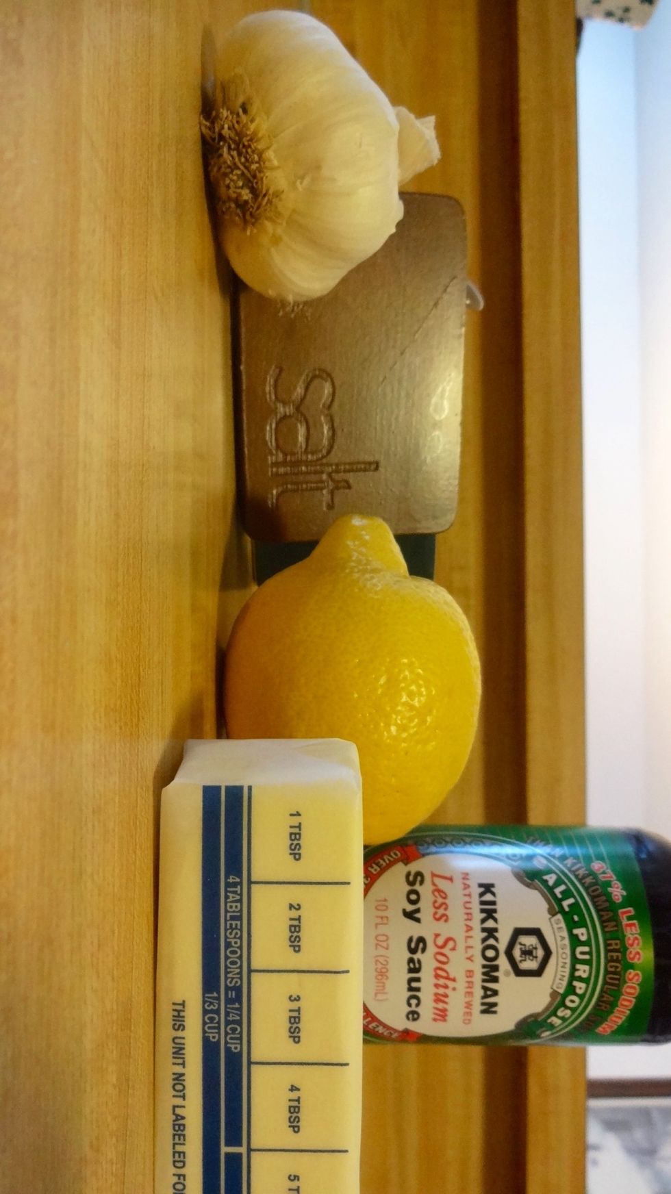 For the first part, you need to make garlic butter. For this you need raw garlic, 1 stick of butter, lemon juice, some soy sauce and salt.