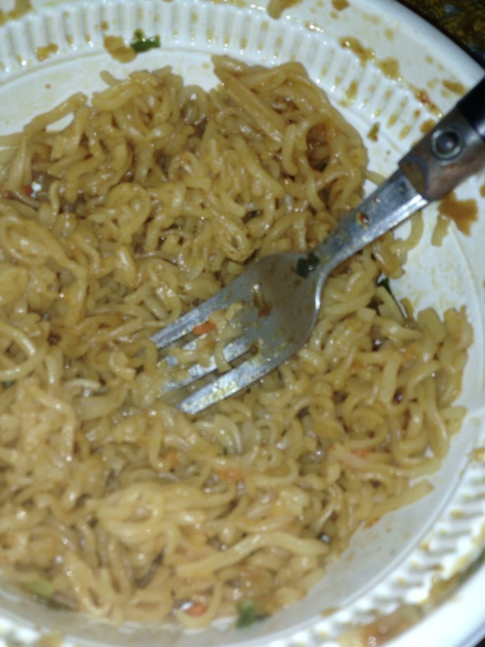 For the first week it's best to eat Top Ramon or kimchi noodles like I did nothing big or hard to chew pur\u00e9ed soups help too.\ud83c\udf75\ud83c\udf5c ALWAYS REMEMBER TO BURSH AND GARGLE AFTERWARDS.