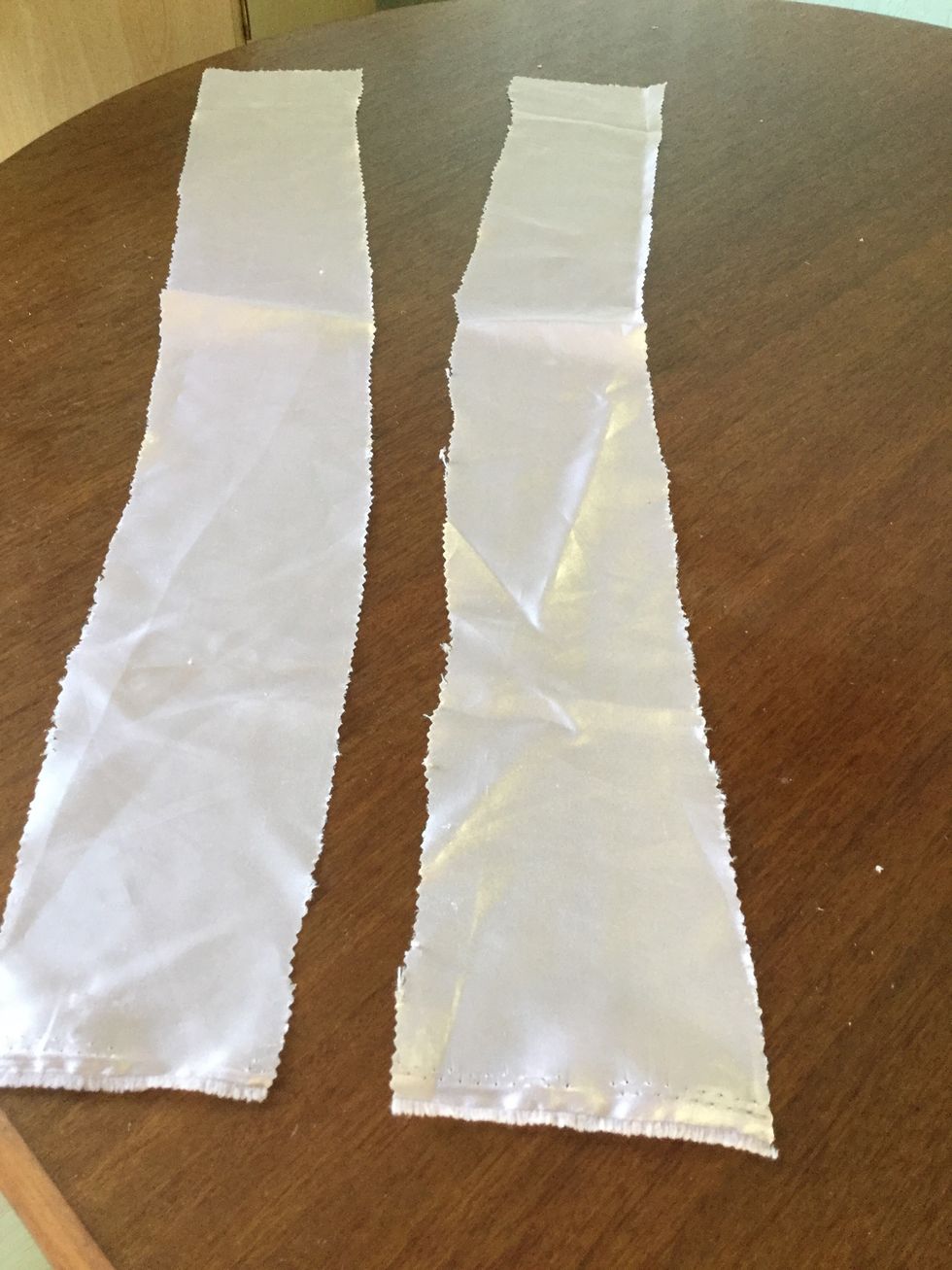 For the handles you will need 2 65 by 8cm strips in a different or the same material. I have gone for pink silk.