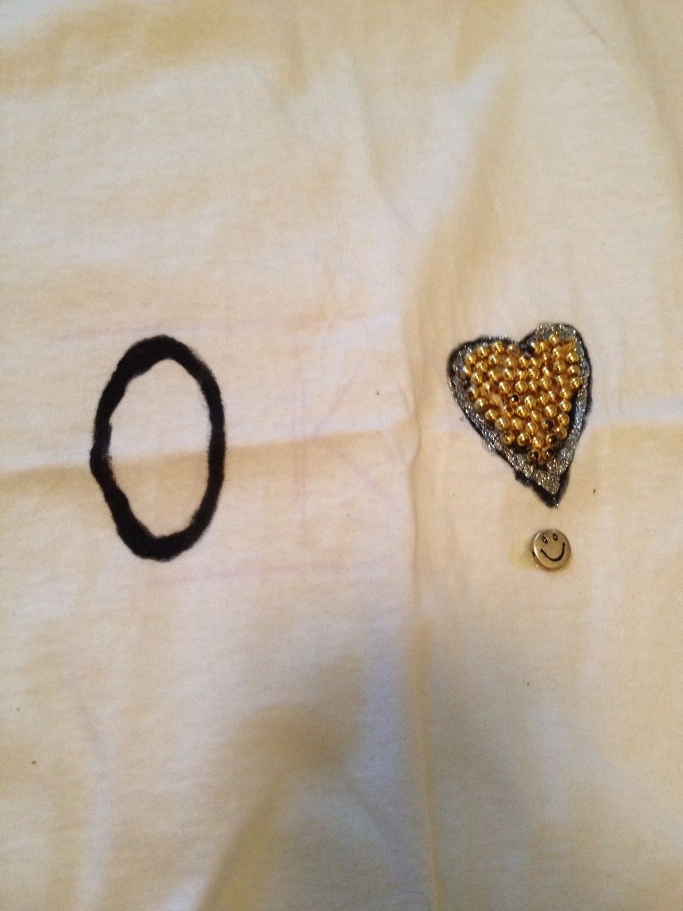 For the letters, I used special markers  for fabric, but another good idea that I think would be good, is to draw with normal markers and then paint it with nail polish (but you need lots of layers)