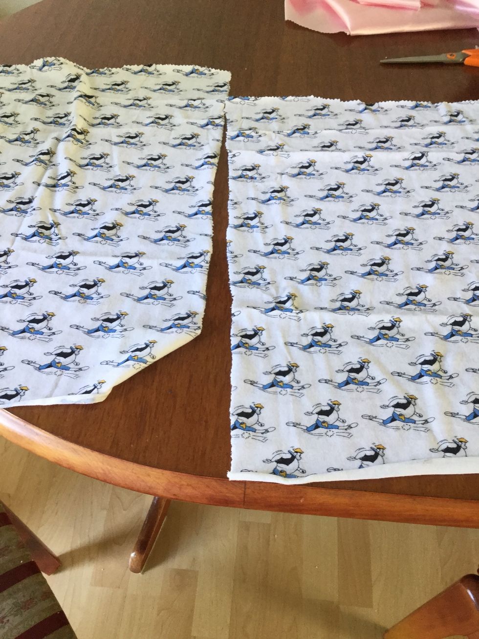 For the lining you will need 2 35 by 48cm bag panels. This is in a different material.